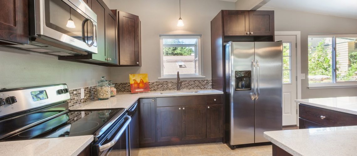 acero inoxidable reluciente